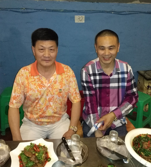 中国烹饪大师刘俊伦携师弟及弟子到陈记烤全羊总店指导和交流厨艺