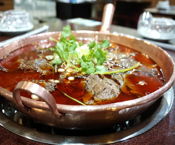 古老的滇民族文化 铜瓢煮出的美味--火云间火瓢牛肉