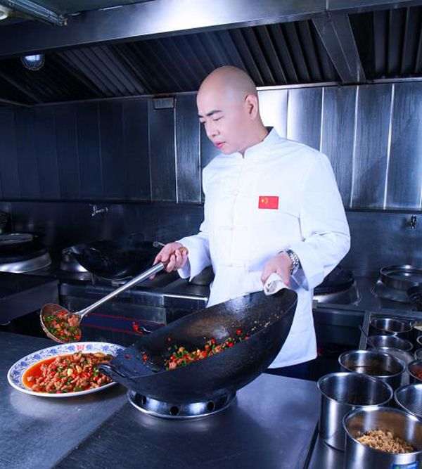 世代传承着中国厨艺文化--本期封面人物--徐小黎和他创办的--徐鼎盛民间菜