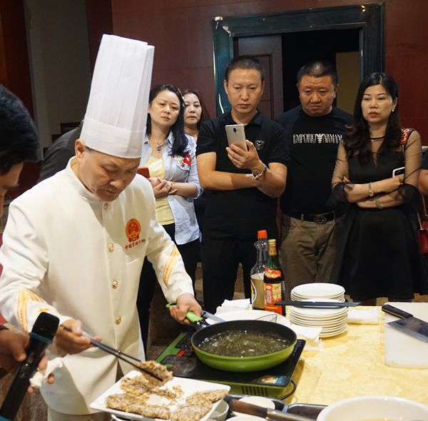 四十几年厨艺经验 书写人生厨艺厨德--中国烹饪大师刘俊伦
