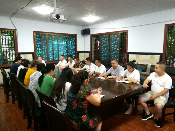 沈明辉和他的读肴知味餐饮管理团队--奋进中的餐饮人生--本期封面人物