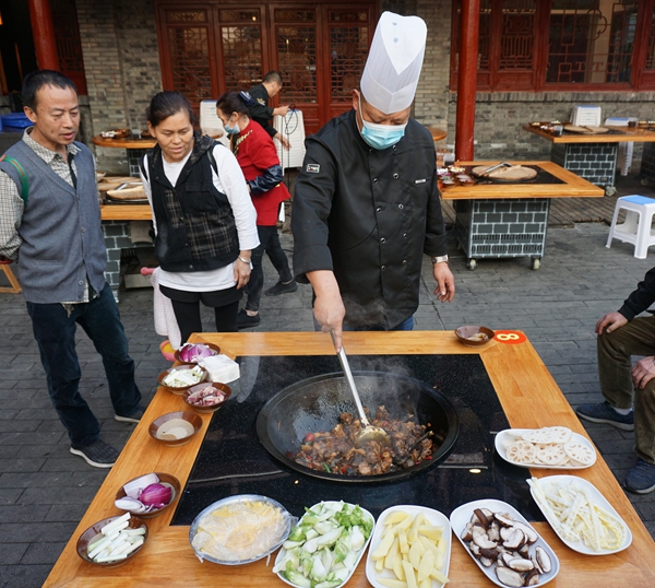 亮娃山庄柴火鸡烤全羊--鸿恩寺陶然大观园内环境更好优惠不停