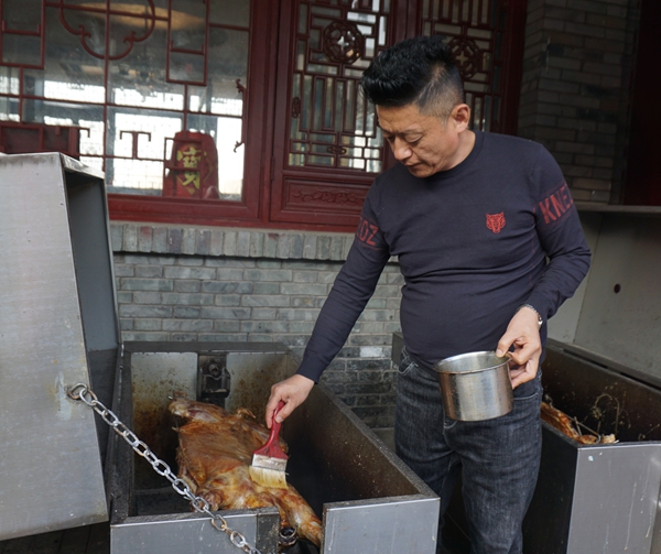 亮娃山庄柴火鸡烤全羊--鸿恩寺陶然大观园内环境更好优惠不停