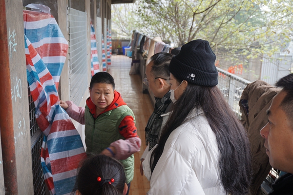 让小动物不再流浪 让这个冬天不再寒冷——重庆爱心动物欢天喜地基地公益行动