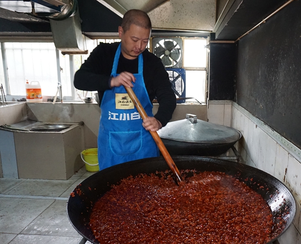 牛一份耙牛肉--只卖新鲜牛肉 一口传奇的老铁锅煮出美味