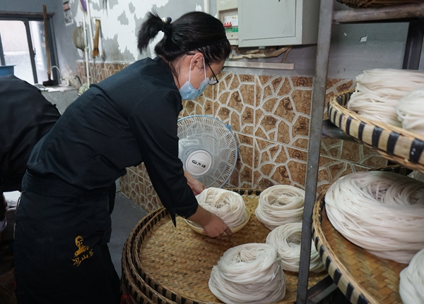 冯山妹风味美食坊--浓浓故乡情 厚厚家乡味 融入在一碗碗米粉中