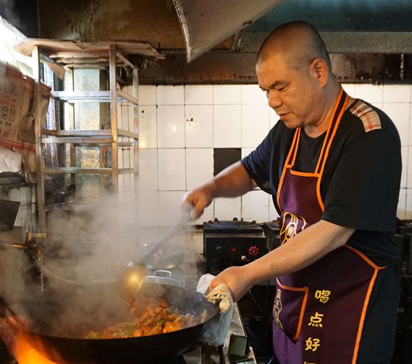 朱宁先生一次平常的旅行带回重庆一道特色美食——巴人鸡