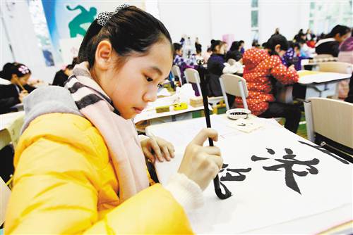 市第二十届中小学师生书法绘画艺术大赛举行现场复赛