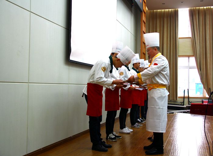 热烈祝贺重庆商务职业学院餐饮旅游学院现代学徒制仪式圆满结束