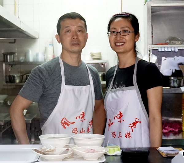 冯山妹风味美食坊创始人用心传承地标美食--本期封面人物冯山妹