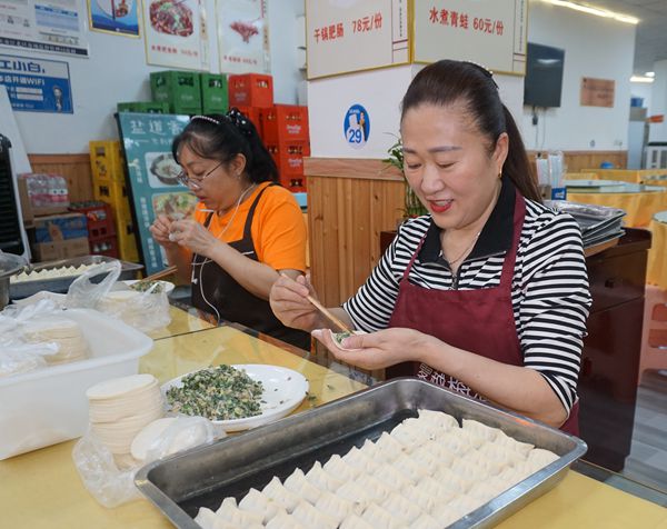 老厂区生活记忆在 盐道香无刺鲫鱼江湖菜 这家店里延续