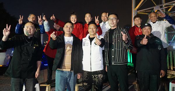 美味中国年 亮娃四季山庄柴火鸡烤全羊恭祝全市人民新年快乐！