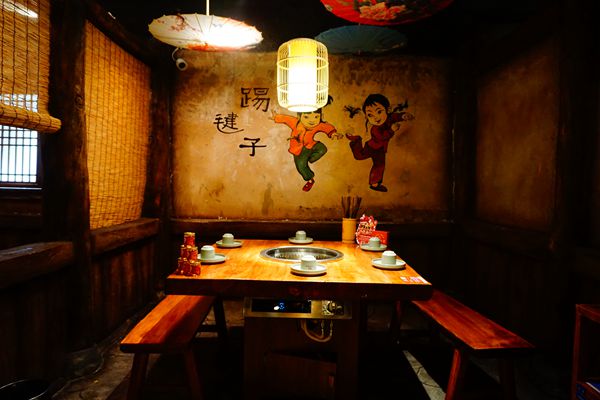 重庆城墙拐拐火锅 将古城墙味与山水洞天相融合的品质餐厅