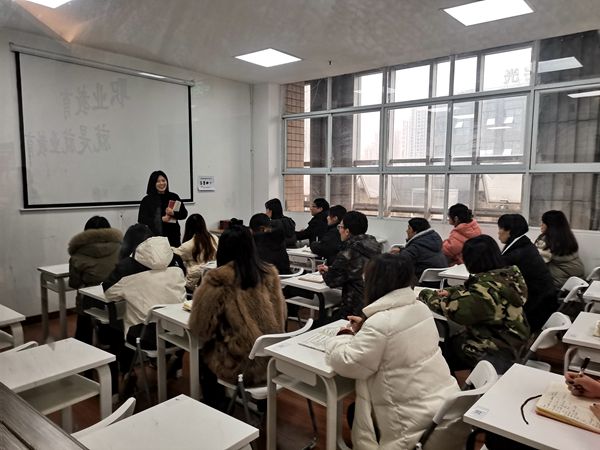 梦想的起点 教育的顶点 奋进中的重庆联合教育培训学校