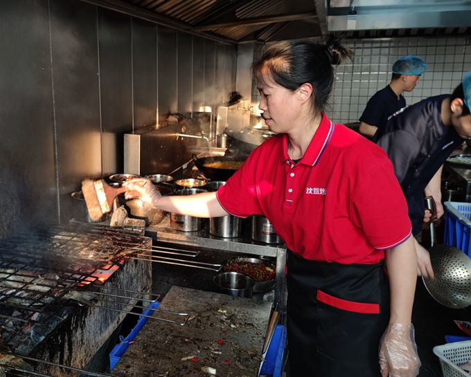 沈姐烤鱼 重庆人的情感美味 也是美食文化的延续