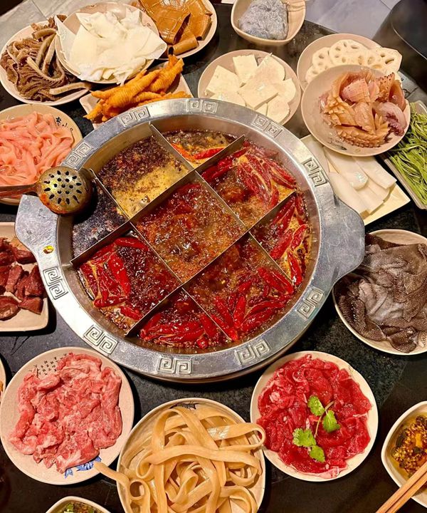 防空洞里的火锅情感 洞亭火锅 感受真正的底蕴文化