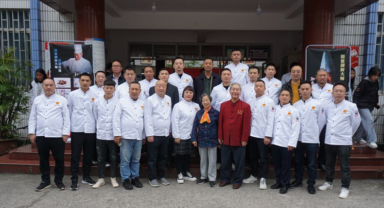 重庆市南岸区烹饪协会特邀国宴大师孙永河来渝指导培训